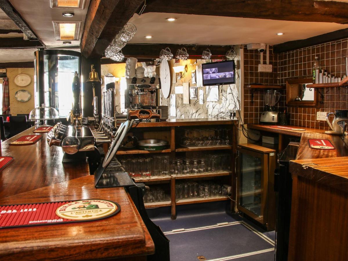 Вилла The Boars Head Pub Бишопс-Касл Экстерьер фото